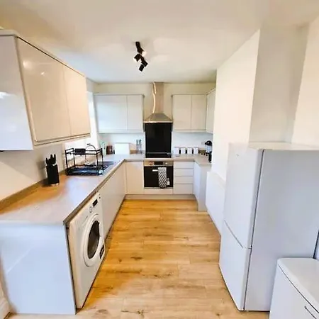 House With 3 Bedroom And 2 Parking Bays - Airport 6 Min Walk Manchester Buitenkant foto