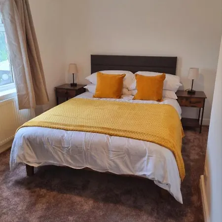 House With 3 Bedroom And 2 Parking Bays - Airport 6 Min Walk Manchester Buitenkant foto
