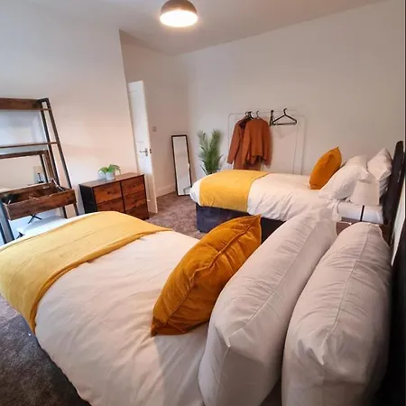 House With 3 Bedroom And 2 Parking Bays - Airport 6 Min Walk Manchester Buitenkant foto