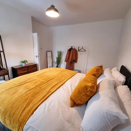House With 3 Bedroom And 2 Parking Bays - Airport 6 Min Walk Manchester Buitenkant foto