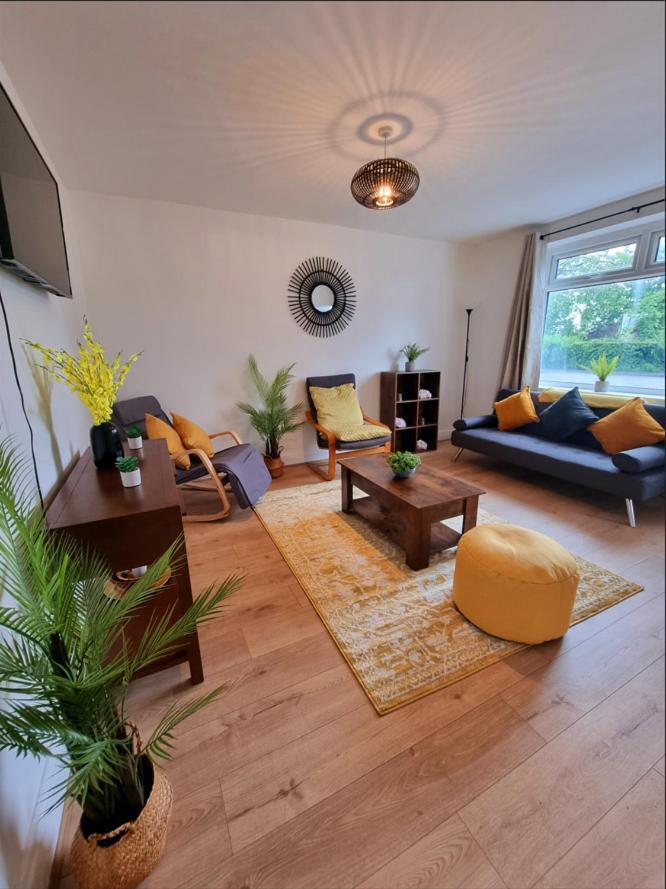 Holiday home House With 3 Bedroom And 2 Parking Bays - Airport 6 Min Walk *